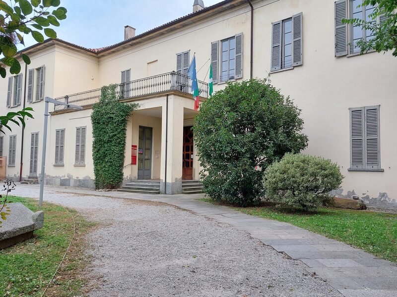 L'ingresso della Biblioteca Civica